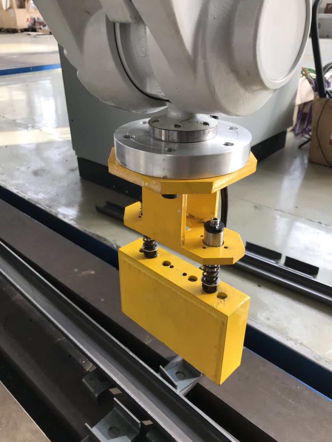 千豪磁電機械手夾具，機械手吸盤，自動化夾具，電永磁夾具
